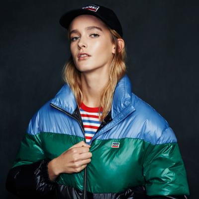 Întâmpină sezonul rece cu item-urile must-have Levi’s® din colecțiile: Sherpa, Cord și Puffer