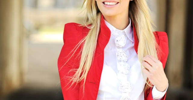 Tinute in alb si rosu pentru luna martisorului