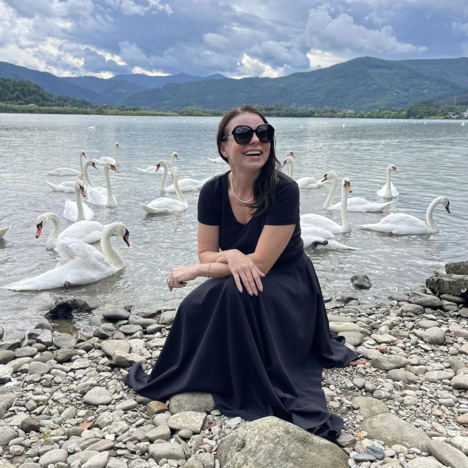 Cătălina Grama și Paul Ipate s-au căsătorit civil, în Italia. Imagini de la nunta celor doi