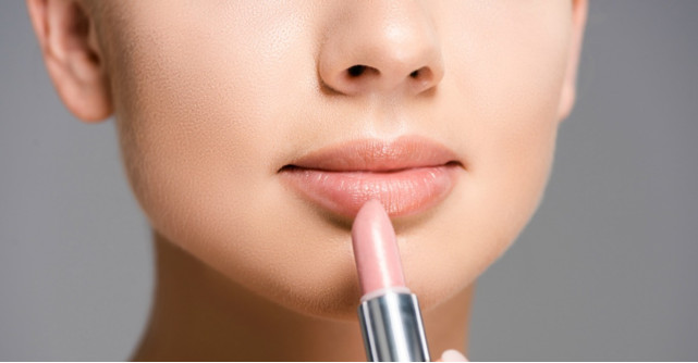 8 rujuri nude pentru machiaj cu efect natural