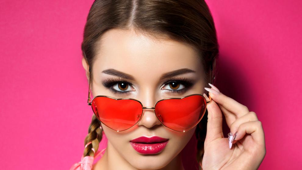 Fetișul pentru ochelari: de ce acest accesoriu poate deveni surprinzător de atrăgător sexual