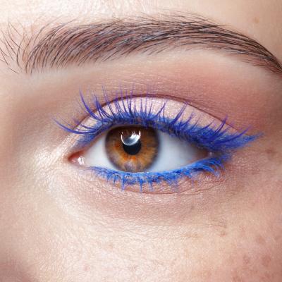 Mascara colorată – rebelă, jucăușă și irezistibilă: cum o porți vara asta ca să ieși din mulțime