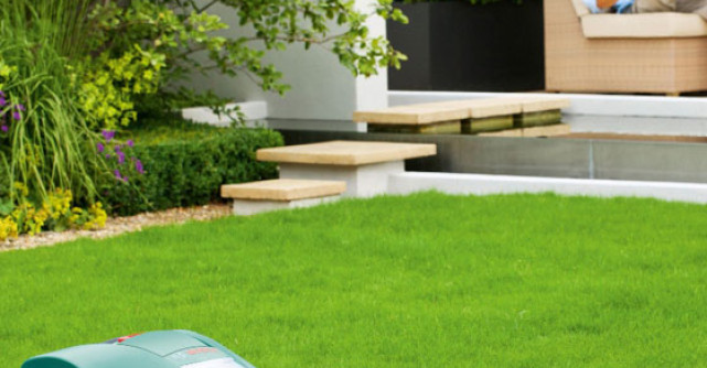 Robotul pentru gazon Indego de la Bosch tunde iarba singur si inteligent