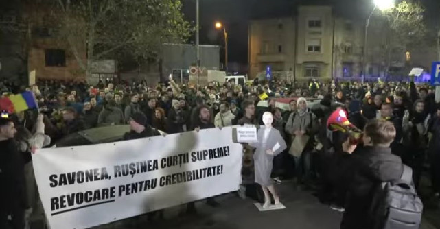 wall-street.ro: Protest spontan în fața CS. Sute de români au ieșit în stradă, după publicarea documentarului Recorder 
