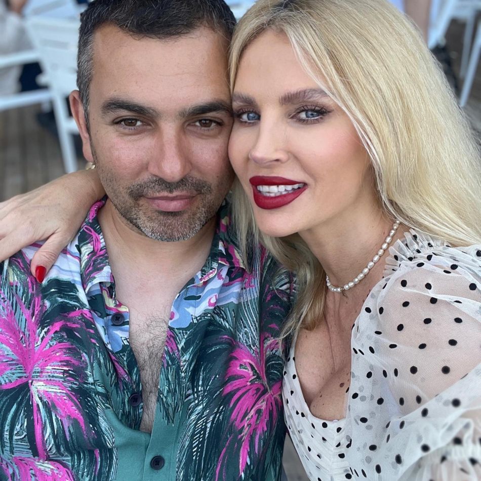 Val de critici după ce Andreea Bănică a postat o fotografie cu o actriță celebră! Ce i-a deranjat pe internauți?