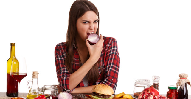 Dilemele lui Carmen: Ceapa ei de dietă cu răbdări prajite!