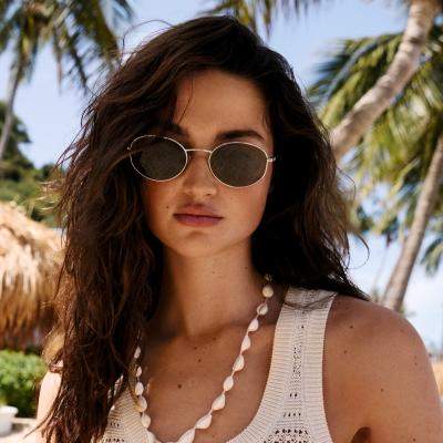 Tommy Hilfiger: Vara în ritmul eleganței naturale