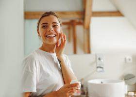 Beta-glucanul în skincare: ingredientul discret care începe să apară în tot mai multe formule