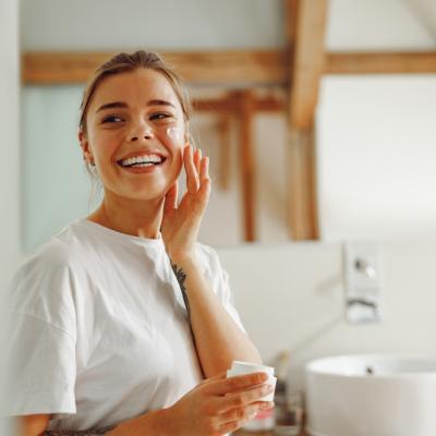 Beta-glucanul în skincare: ingredientul discret care începe să apară în tot mai multe formule