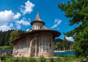 Legendele fascinante ale mănăstirilor din România: Putna, Voroneț, Moldovița, Cozia și altele