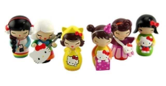 Momiji si Hello Kitty trimit mesaje de prietenie