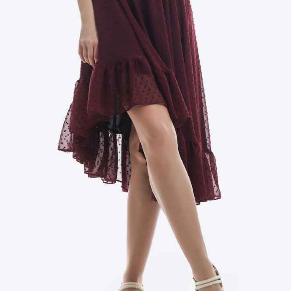 Cum integrăm nuanțele de roșu în ținute? 20 de piese vestimentare pentru anul 2024