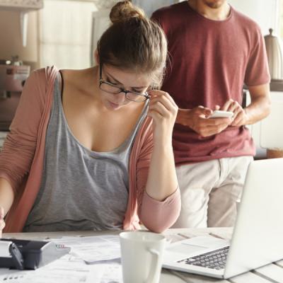 Cum să economisești: ghidul pentru rezerve financiare, fără sacrificii