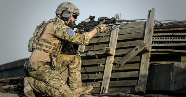 Bărbații între 18 și 60 de ani nu mai au voie să părăsească Ucraina! Mii de mame cu copii au fugit din calea războiului