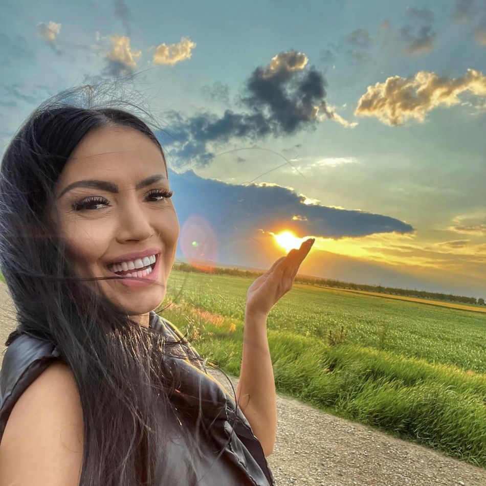 Decizia neobișnuită luată de Andreea Mantea! Vedeta tv și-a lipit buletinul de mașină