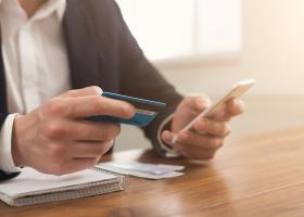 Trecutul financiar nu trebuie să îți dicteze viitorul: Soluții reale pentru cei cu istoric negativ