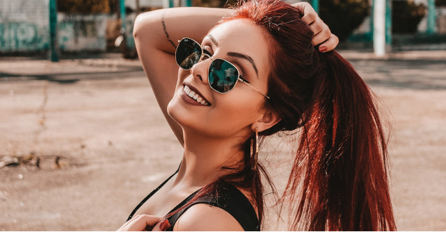 Se poartă coada în creștetul capului ca în anii 80: inspiră-te de aici!