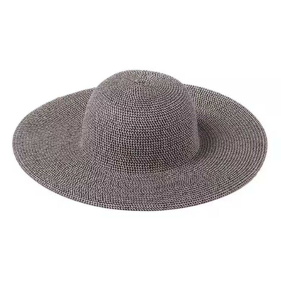 CHIC ȘI PROTEJATĂ DE SOARE CU 20 DE PĂLĂRII ȘI ȘEPCI