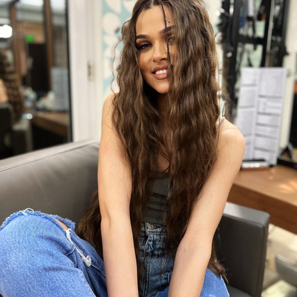 Cum se descurcă Theo Rose cu micuțul Sasha? Artista a angajat o bonă pentru fiul ei