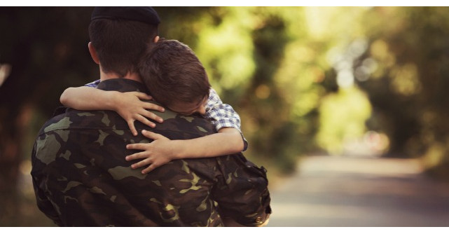 Un tanar soldat si-a anuntat parintii ca vine acasa. Ce s-a intamplat a doua zi?