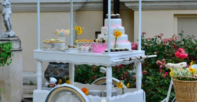 Bicicleta care face hamburgeri - lansata la White Garden Party by Jubile Catering