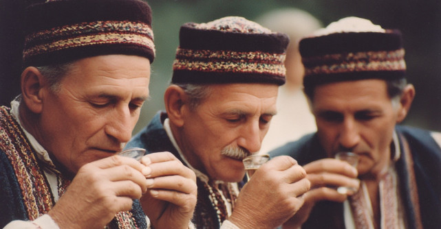 Tradiția celor 44 de pahare pe 9 martie: de ce se beau 44 de pahare de Mucenici