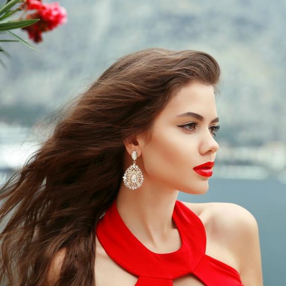 Aseara ti-am luat cercei... lungi, frumosi si elegantei