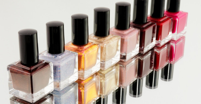 10 pasi pentru o manichiura french creativa chiar la tine acasa. Trucuri de la un nail artist