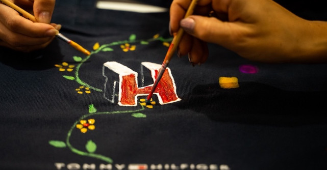 Tommy Hilfiger deschide oficial primul magazin de incaltaminte si accesorii in Bucuresti