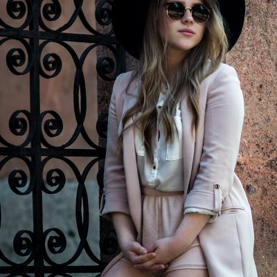 Jachetele cu buzunare în stil Safari sunt piese-cheie ale sezonului