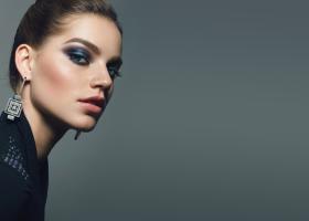 Rockstar Girlfriend Makeup: Cum să stăpânești și tu stilul de machiaj grunge glam al anului 2025