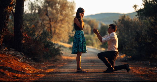 De ce partenerii ar trebui sa aleaga impreuna inelele de logodna