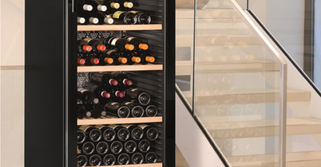 Bucura-te de un vin bun, apeland la o vitrina pentru vin