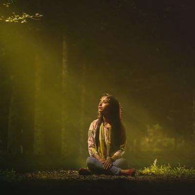 Recunoștința -  practica spirituală care activează dărnicia și abundența Vieții. Rugăciunea de recunoștință a lui Louise Hay  