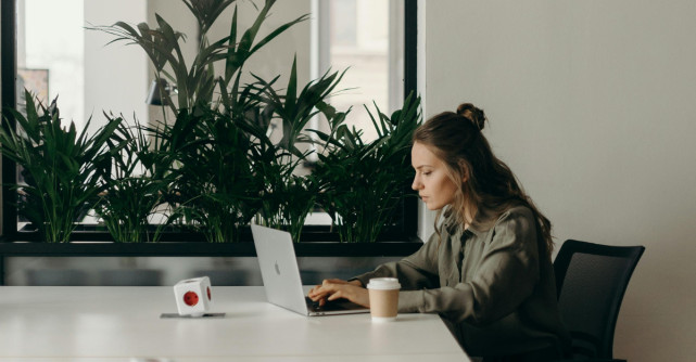 Soluția simplă care te scapă de durerile menstruale