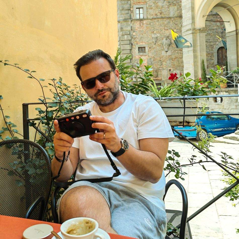 Momente de panică la Radio ZU. Mihai Morar, Daniel Buzdugan și Emma Ștefan, evacuați în direct după declanșarea alarmei