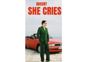 Akcent lansează She Cries – piesa care deschide sezonul estival cu un joc al seducției la malul mării
