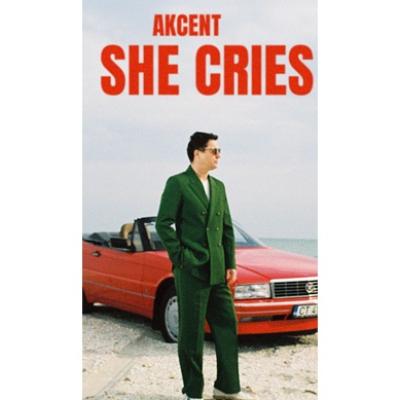 Akcent lansează She Cries – piesa care deschide sezonul estival cu un joc al seducției la malul mării