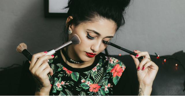 Cum cureți trusa de machiaj: trucuri eficiente de la specialiști
