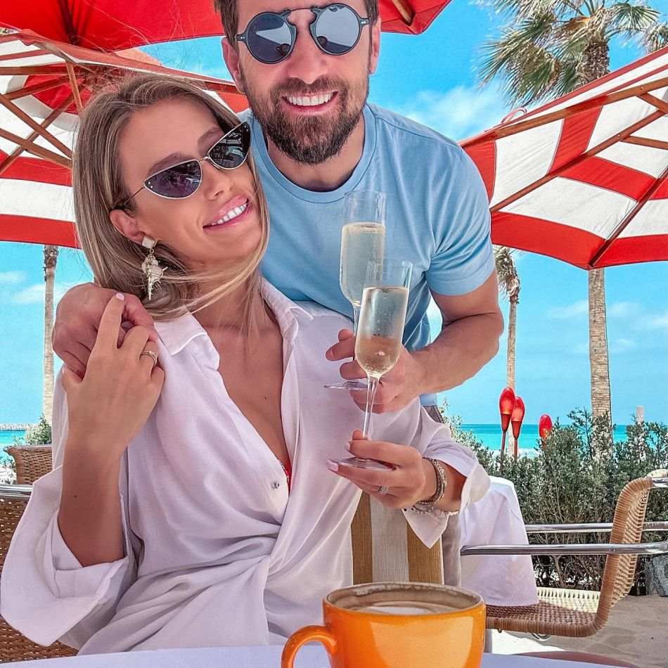 Cea mai frumoasă zi din viața lor:Gabriela Prisăcariu și Dani Oțil s-au căsătorit într-un cadru de poveste.Imagini spectaculoase