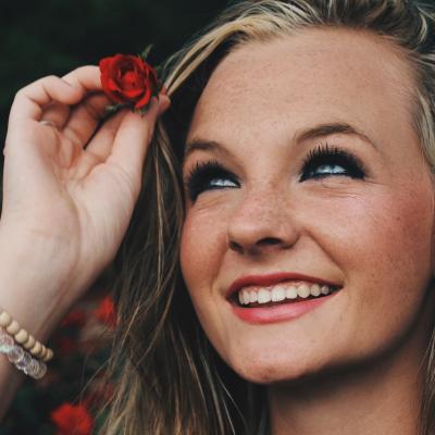 Machiajul care îți accentuează privirea: minunile pe care le fac mascara și eyelinerul