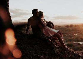 Ce îl excită cu adevărat? 10 gesturi simple care îl fac să ardă de dorință