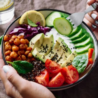 Cum sa ai o relatie buna cu mancarea in 2021: Nu te lasa influentata de trendul toxic al dietelor!