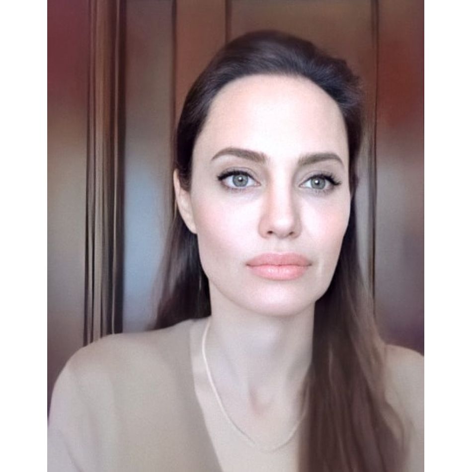 Angelina Jolie a vizitat Ucraina. Actrița a mers la copiii unui internat din Lviv