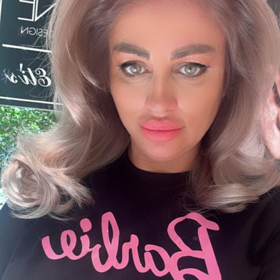 Aroganța făcută de Sânziana Buruiană pentru a semăna cât mai mult cu Barbie. Vreau ca în viitorul apropiat să...