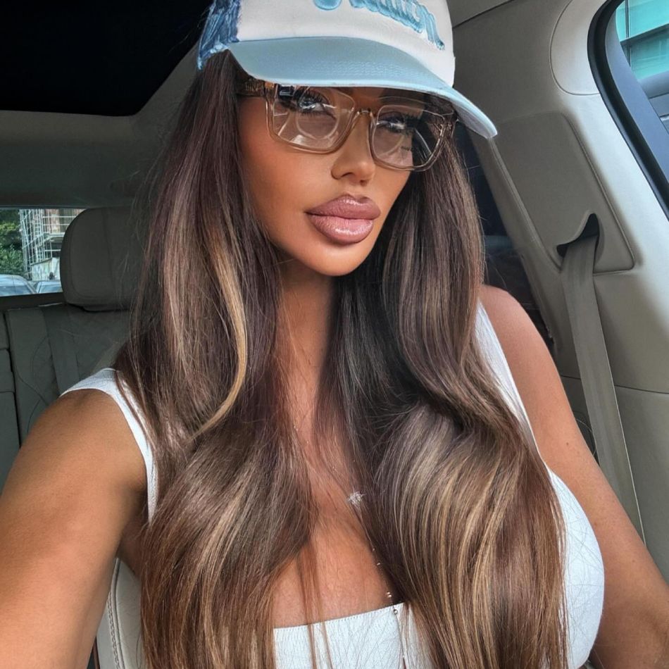 Bianca Drăgușanu în centrul atenției de ziua ei! Vedeta, surprinsă cu un buchet impresionant de trandafiri