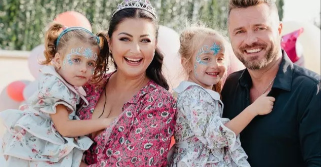 Gabriela Cristea și Tavi Clonda, criticați după ce le-au luat tablete fiicelor lor de Moș Nicolae: Moșul vine cu dulciurile..