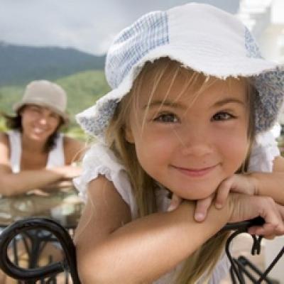 Cum poate calatori o mamica singura cu copilul ei in strainatate, fara acordul tatalui?