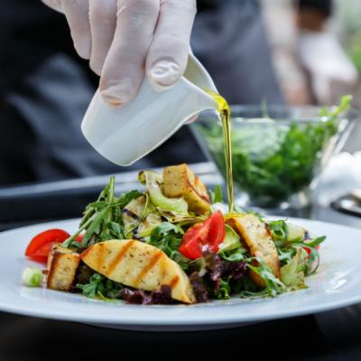 Hochland lanseaza Delicii Calde La Gratar,  secretul meselor delicioase in aer liber