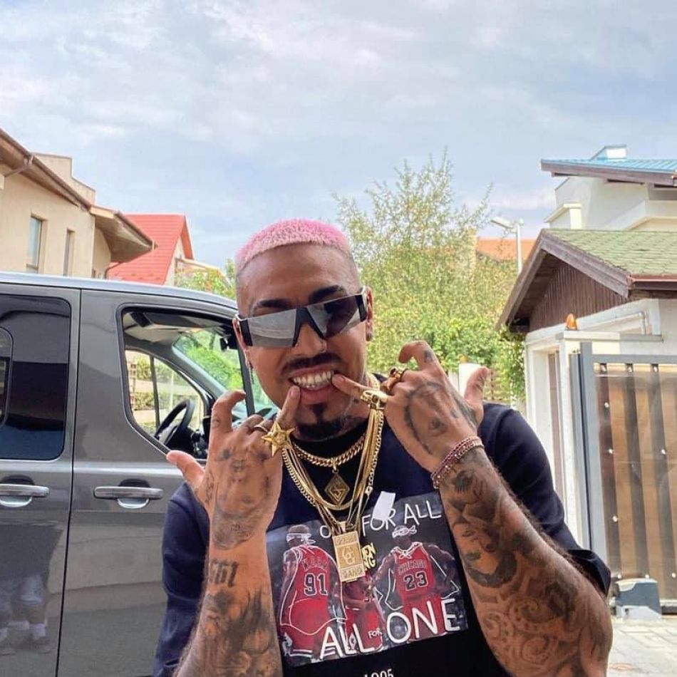 Antonia și Alex Velea, criticați pentru felul în care și-au îmbrăcat băieții în prima zi de școală 